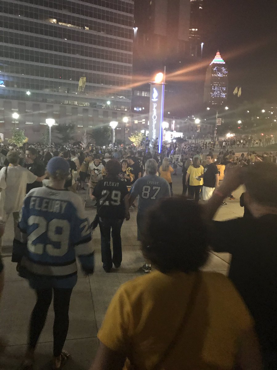 ItsOurYearHTTR's tweet photo. Wow wow wow in the burgh place is crazy #back2BackCups #LetsGoPens #weGotTheCup @penguins @yellowboy1226 @PensInsideScoop @PensDen https://t.co/fVSq9UrOa6