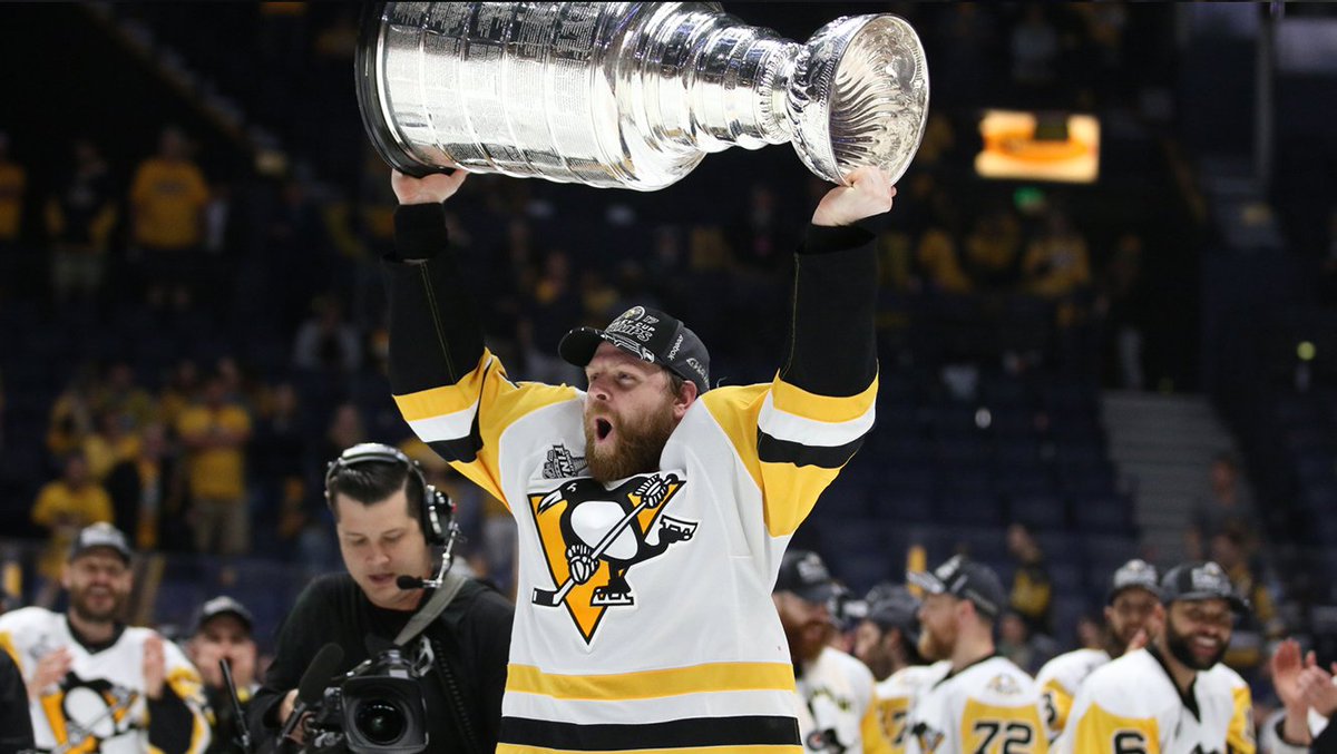 Phil Kessel signs Penguins fan's baby at Stanley Cup parade 