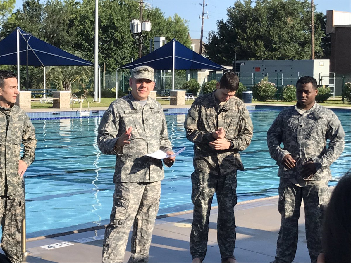 jasoncisneroz's tweet photo. High-speed water survival training &amp; a productive battle assembly weekend @USArmyReserve #7249th #MedicalSupportUnit #Hooah! https://t.co/uB1tx7GtPG