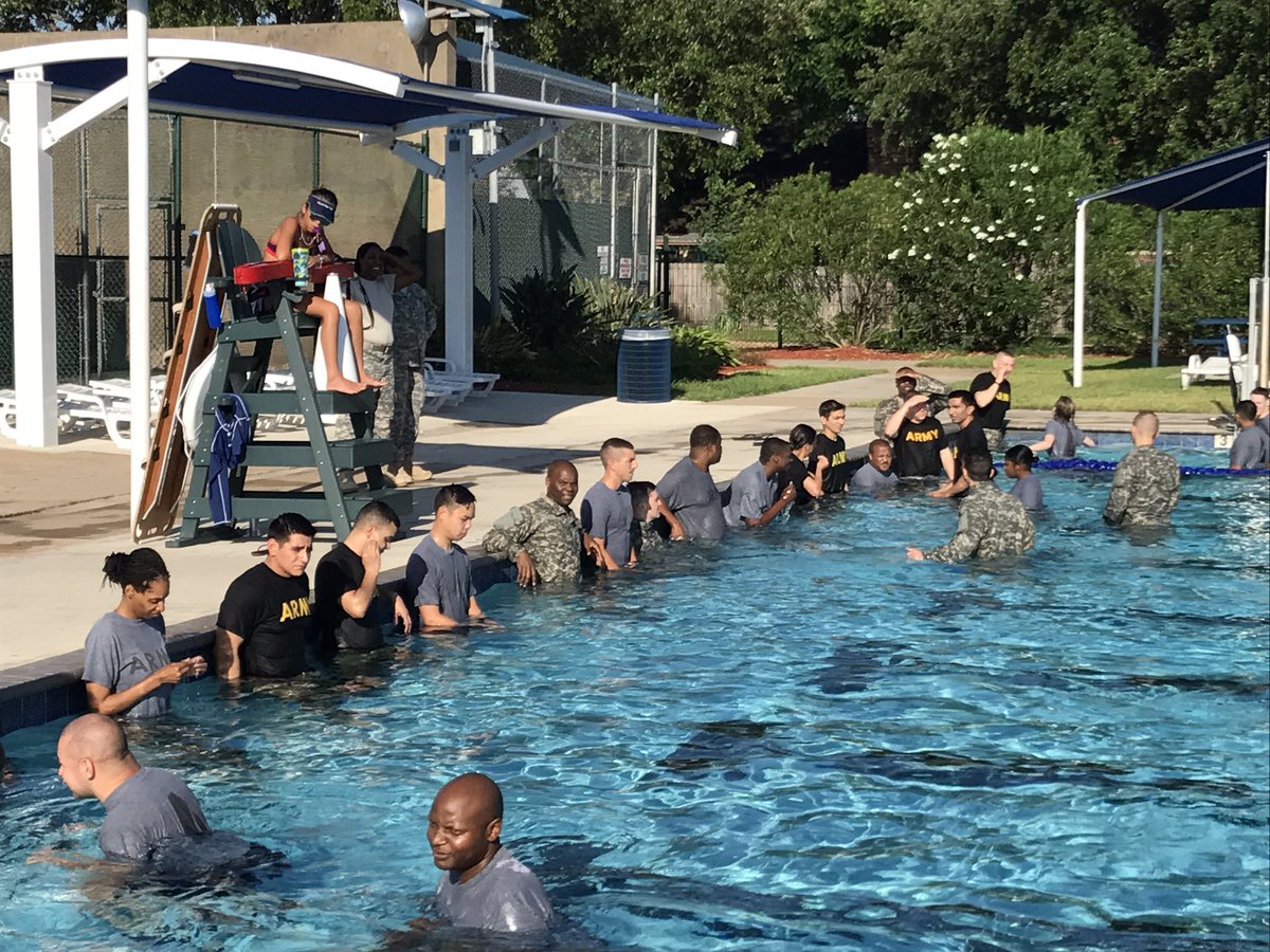 jasoncisneroz's tweet photo. High-speed water survival training &amp; a productive battle assembly weekend @USArmyReserve #7249th #MedicalSupportUnit #Hooah! https://t.co/uB1tx7GtPG