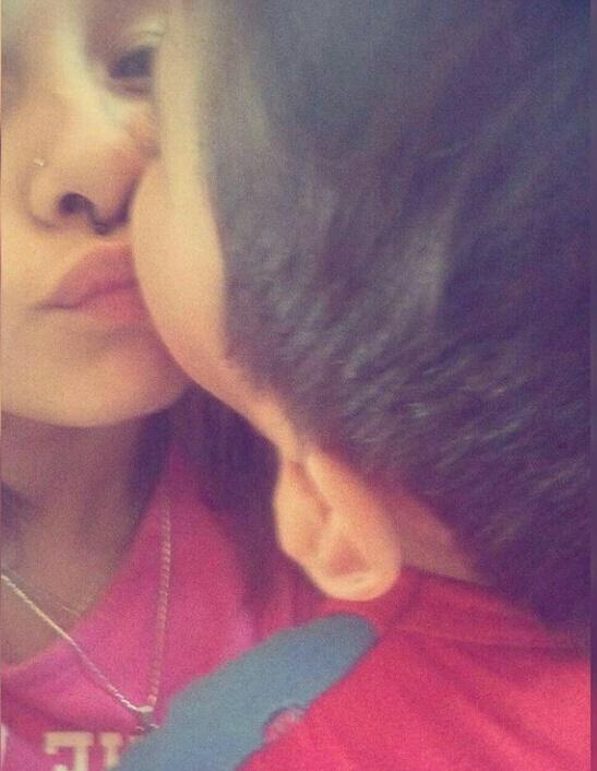 _agust04's tweet photo. Que me falte todo menos vos y esos besos lindos 💘 https://t.co/CsNhae4wXs