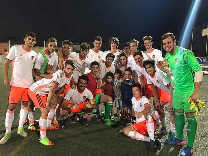 <a href="/valenciacf/">Valencia CF</a> Juvenil B CAMPEÓN de #SoccerTharsis3. Felicidades Equipo 👏💪⚽🎉🏆 Foto de <a href="/Villafrancacf/">Villafranca C.F.</a>