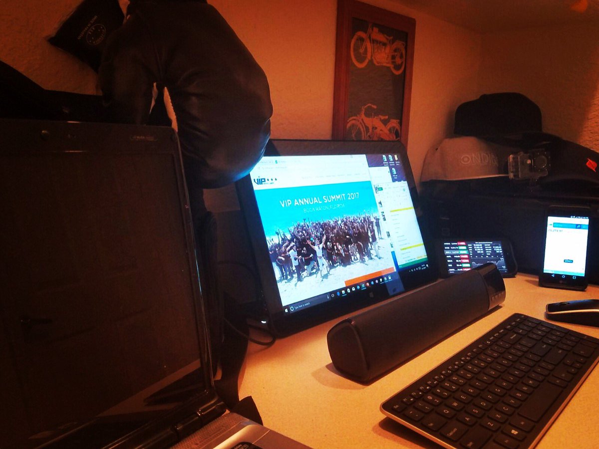 Vip2Danny's tweet photo. #boostmobile #vipwireless #ICANSELLIT #miami #homeoffice https://t.co/lNHJI1Gjja