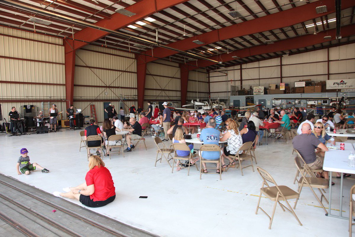 Kamera_geek's tweet photo. More photos from the @simplyflyIL #avgeek pig roast. At KARR (Aurora Municipal) today. @remosaircraft https://t.co/Rv7Rf4vj6w