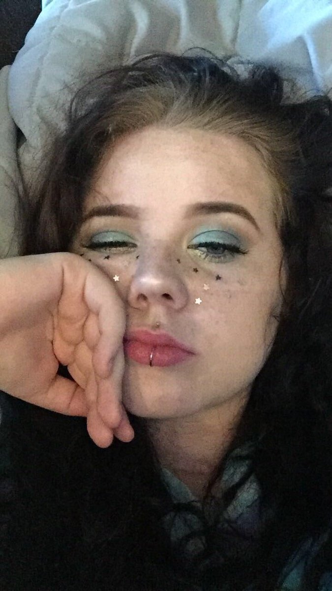 mirandick's tweet photo. i think imma get my bottom lip pierced hm https://t.co/xLUrBT4XXo