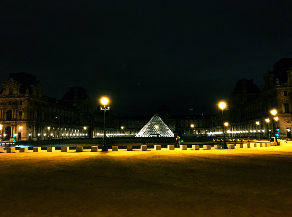YogiRoth's tweet photo. Midnight (walking) in #Paris. โค๏ธ๐ฅ๐ฃ๐ท - RT & tag who you would want to #walk with ๐๐
#louvre #getLost #getFound #LifeInAwalk https://t.co/JkiUwpOgnL