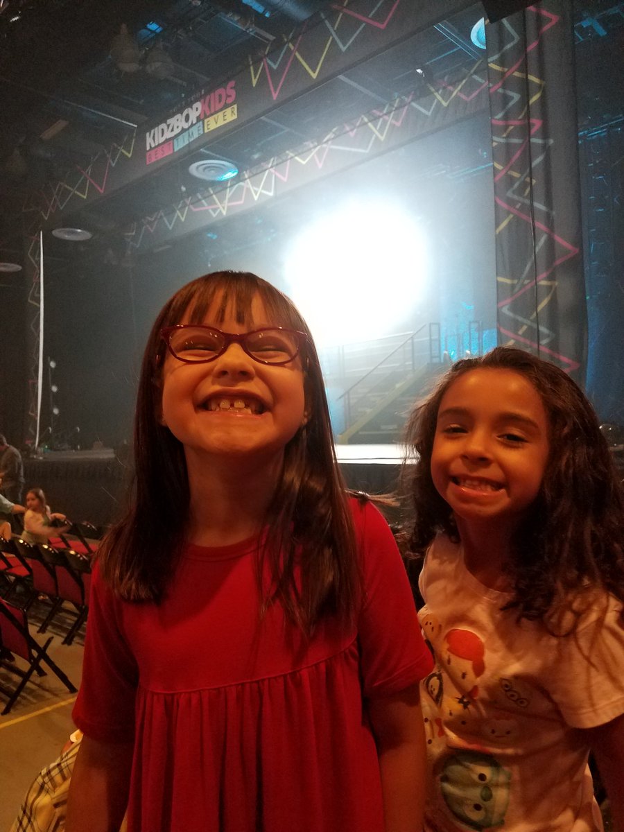 meganier's tweet photo. Best time ever! @KIDZBOP #besttimeevertour #firstconcert https://t.co/xw2g8P7PQe
