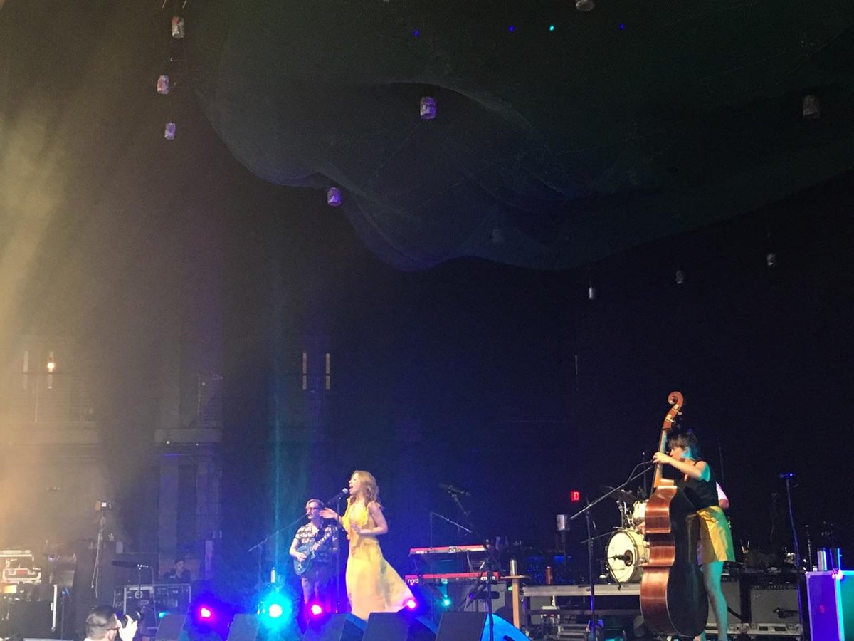 MerriweatherPP's tweet photo. Diving into a good time with @lakestreetdive
#JackJMPP https://t.co/5RZdDXbw8D