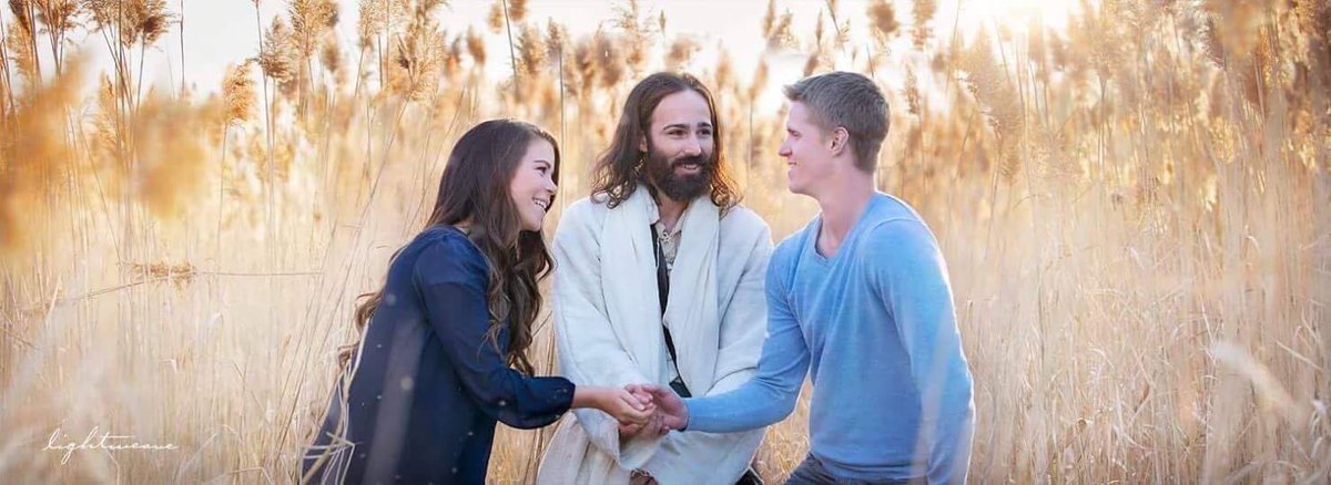pegoncalves's tweet photo. Se for pra namorar e não fazer um book de casal com Jesus Cristo é melhor ficar solteiro https://t.co/iMLjKOfOh5