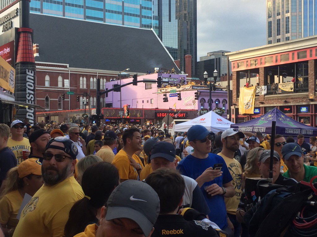 CoryCurtis2's tweet image. Just a sea of people on the plaza and on Broadway for the Preds and Luke Bryan
