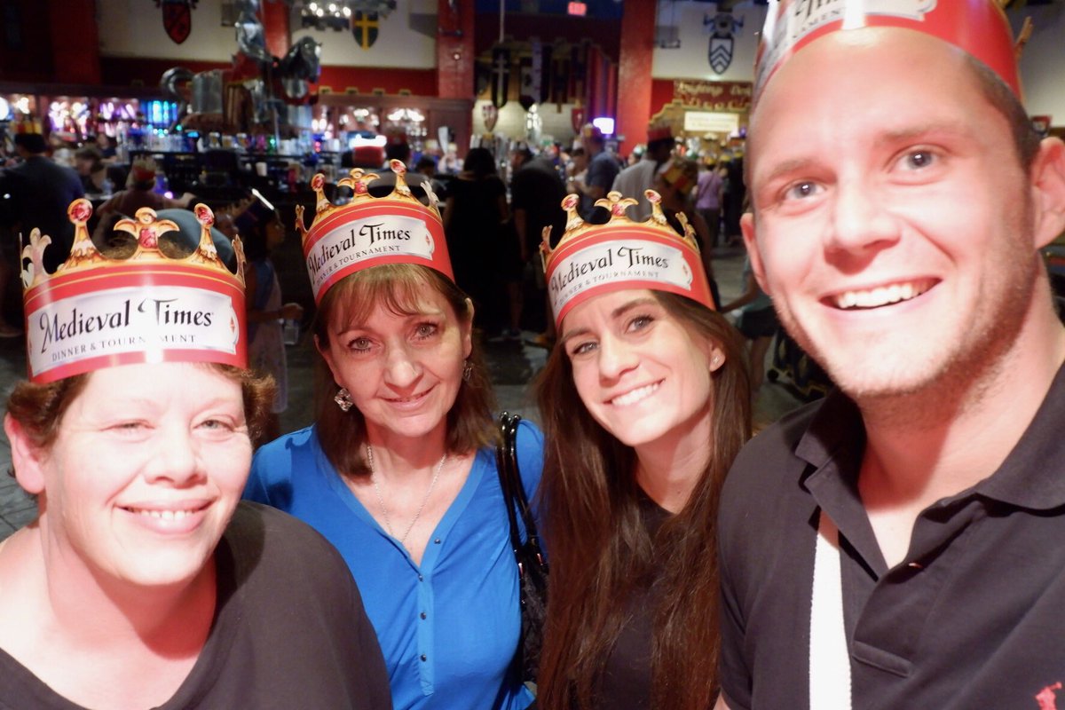 OneModernCouple's tweet photo. Getting ready to cheer for the red knight at #MedievalTimesTO w/ the family! #MTFan #Toronto https://t.co/kDJsEKLbpL