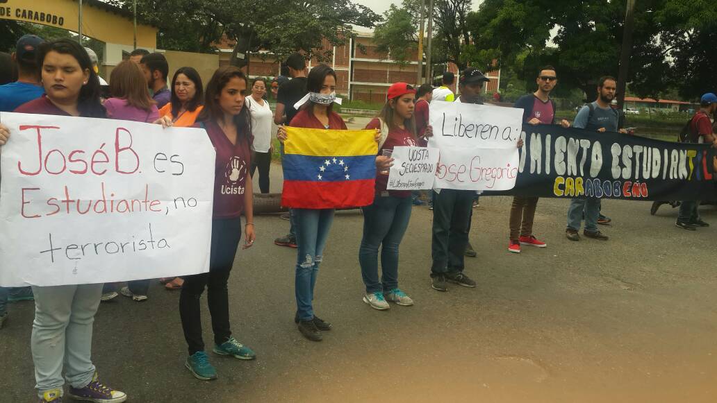 wleiberRamones's tweet photo. @NicolasMaduro @dcabellor @ameliach este es el detalle, tienen que echarle BOLAS para sacarnos de la calle #LiberenAJoseGregorio https://t.co/Cz8HtvV0WP
