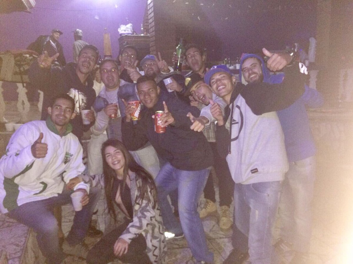 paola_salema's tweet photo. Teoria da branca de neve pq só ter um se eu posso ter 10 🎶 hahahaha #TaFormado #NinguemDorme #17 https://t.co/KQPJLS9vWw