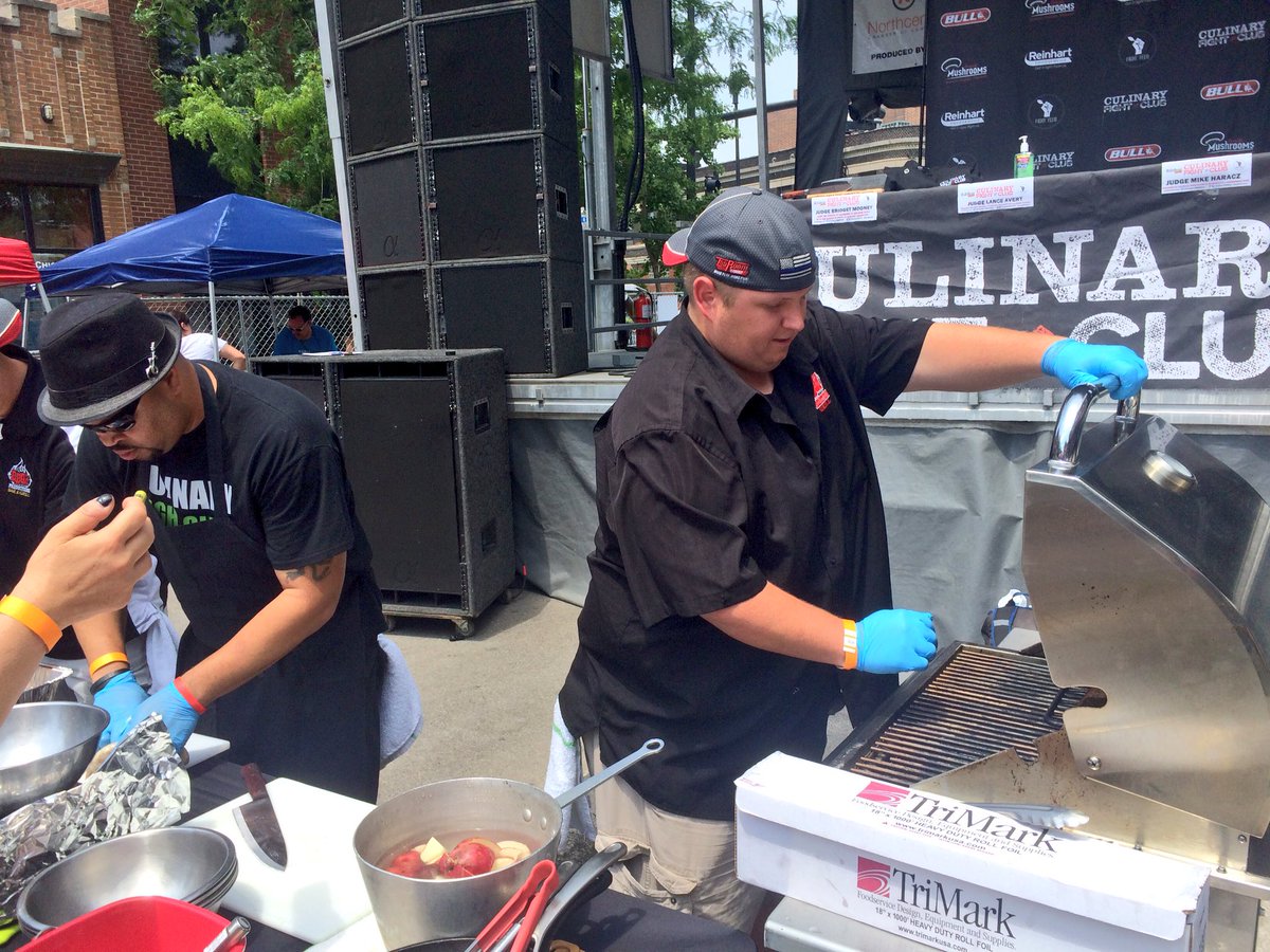 ChefFight's tweet photo. It was an epic #bacon battle on the main stage @RibfestChicago for #CulinaryFightClub Thanks to our Chefs &amp; Judges for lasting in the heat. https://t.co/CZretG3ibR