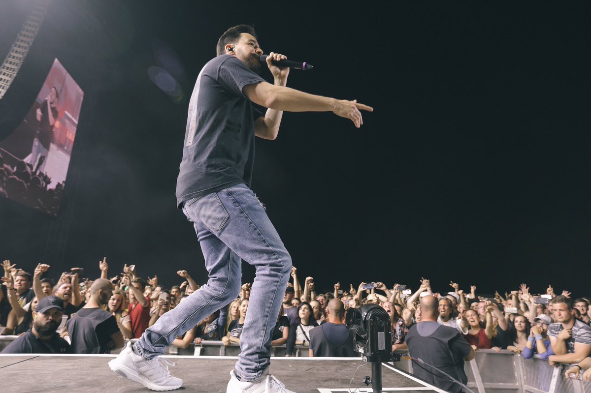 linkinpark's tweet photo. Thank you Prague #aerodromefestival - select photos from the show on https://t.co/FWLp9fWkzV 🌅 https://t.co/nIiz8EMd8v