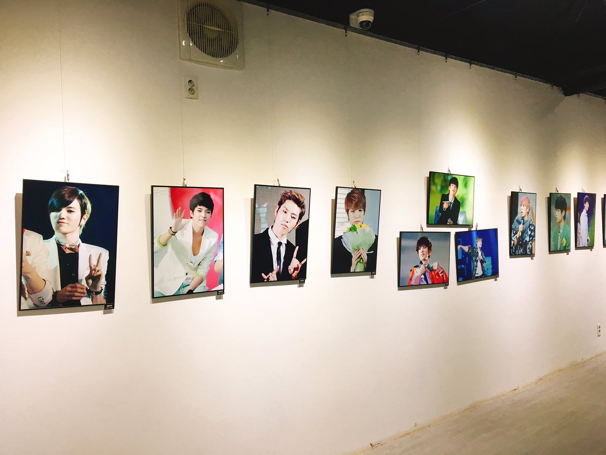 YeonHa2_v's tweet photo. #INFINITYofINFINITE 대구에서 왔다갔다 하느라 내 체력따윈 바닥이 되어버렸지만 이렇게라도 다녀오는 게 얼마나 중요하냐면 잠만자며 가던 출근길도 덕질로 뽕차게 하는 것!! 흔치않은 7명의 사진전 넘나 좋은 시간이었어요..!!!!!😃 https://t.co/XINYihIUOr