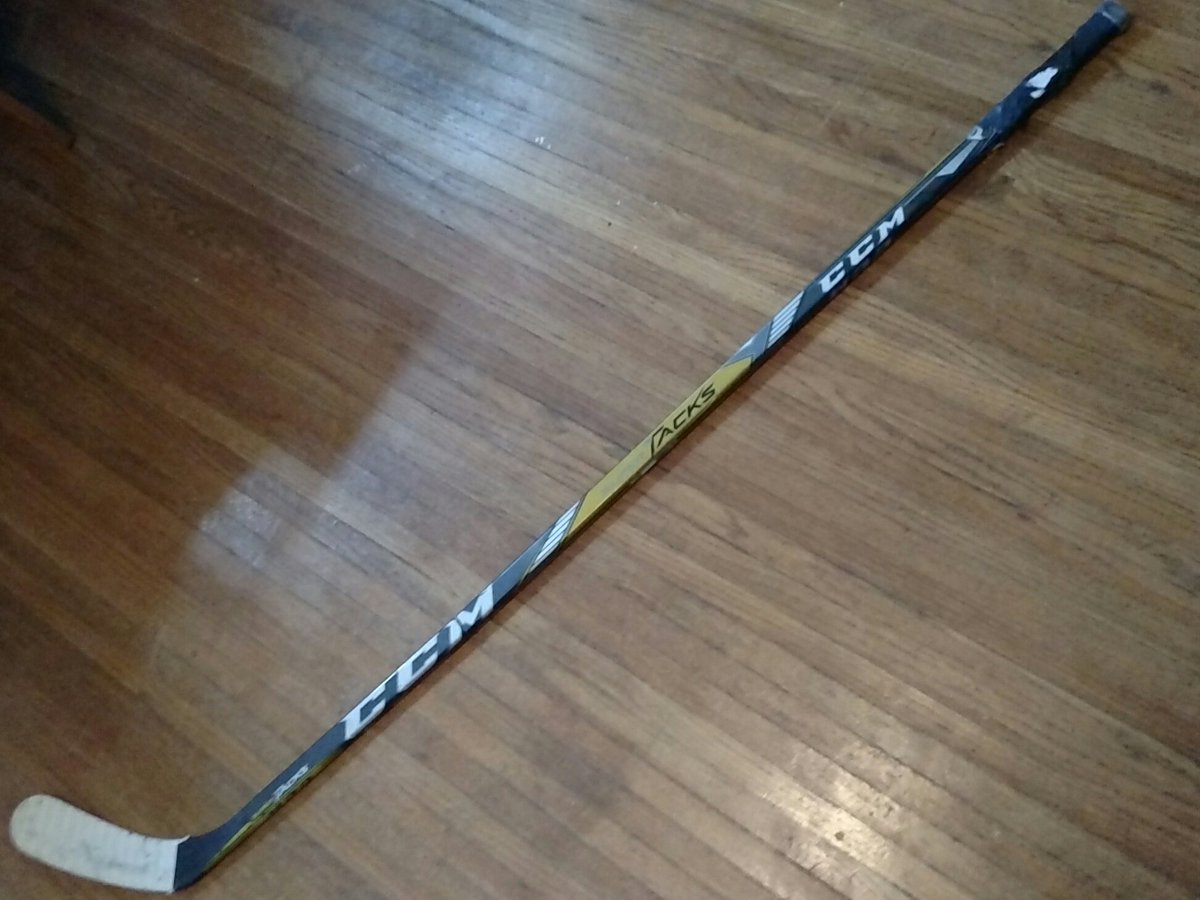 HelmetGuy33's tweet photo. Left tryout camp with this! Broken stick from what Corey told me it's a @krygs7 or @krygs18 #BlueTeam #StarsFamily #StickCollection https://t.co/OdKRxabX0i