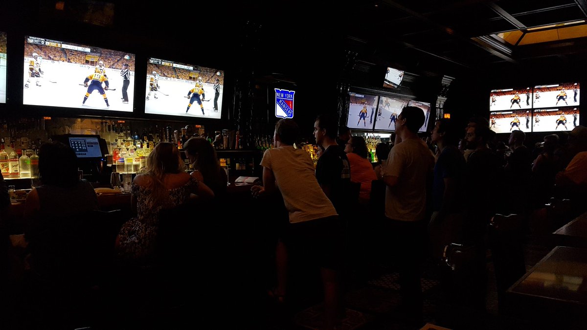 vjaervinen's tweet photo. Vähän #StanleyCupFinal'ia #NewYork'issa. #flyingpuck #nhlfi #StanleyCup https://t.co/Pco6whbMjP
