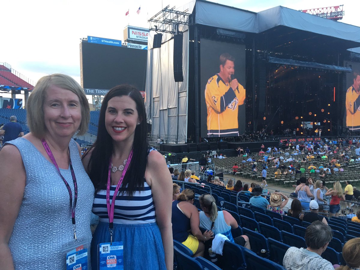 kimberlyfleming's tweet photo. Annual night 4 mother/daughter photo at #CMAFEST ❤️ @CountryMusic https://t.co/z2eyKcSBIv