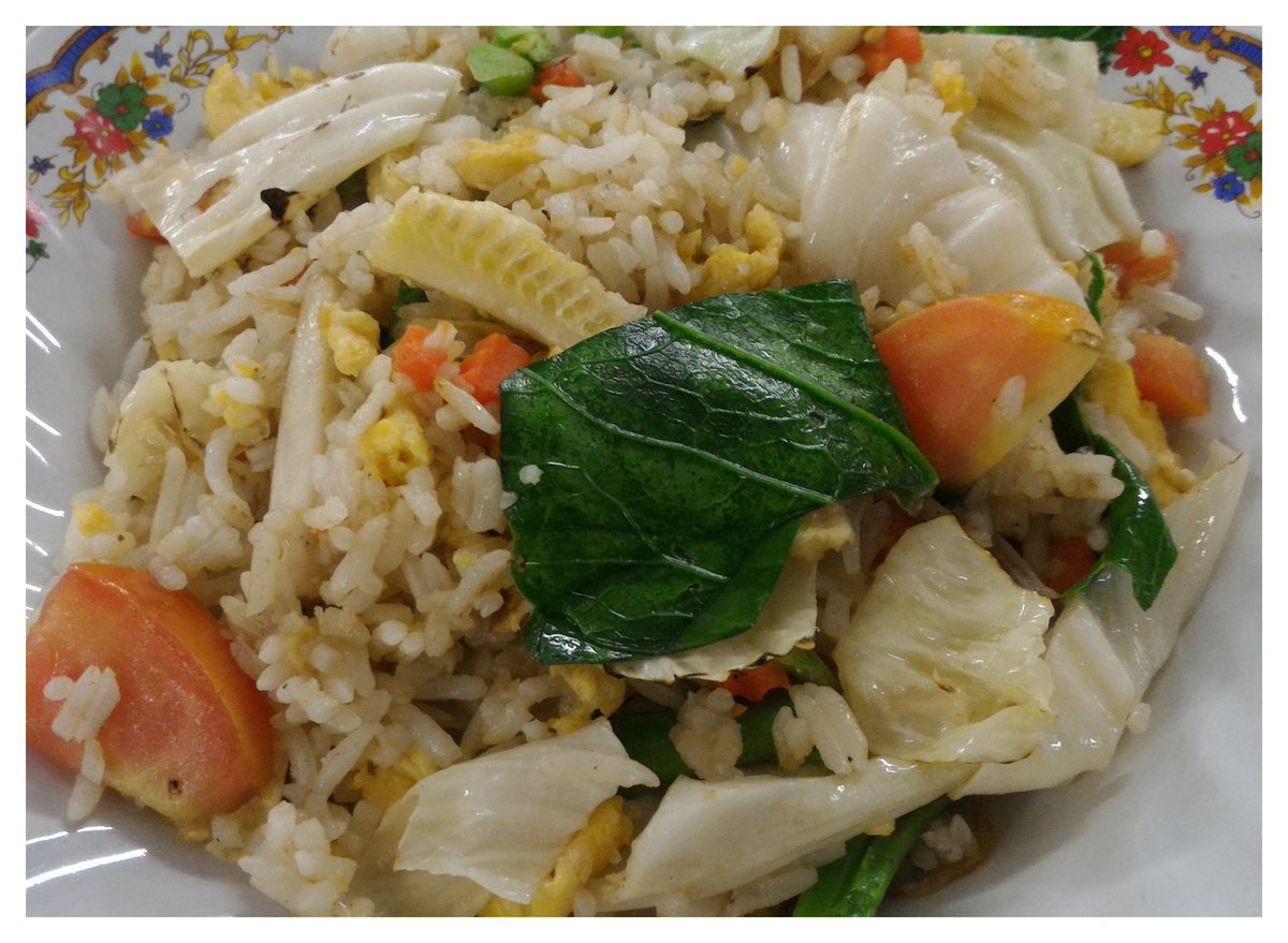 hoonsri's tweet photo. #ข้าวผัดไข่ #ค่าครองชีพ #30บาท #กรุงเทพฯ #Bangkok https://t.co/GRDslhL6od