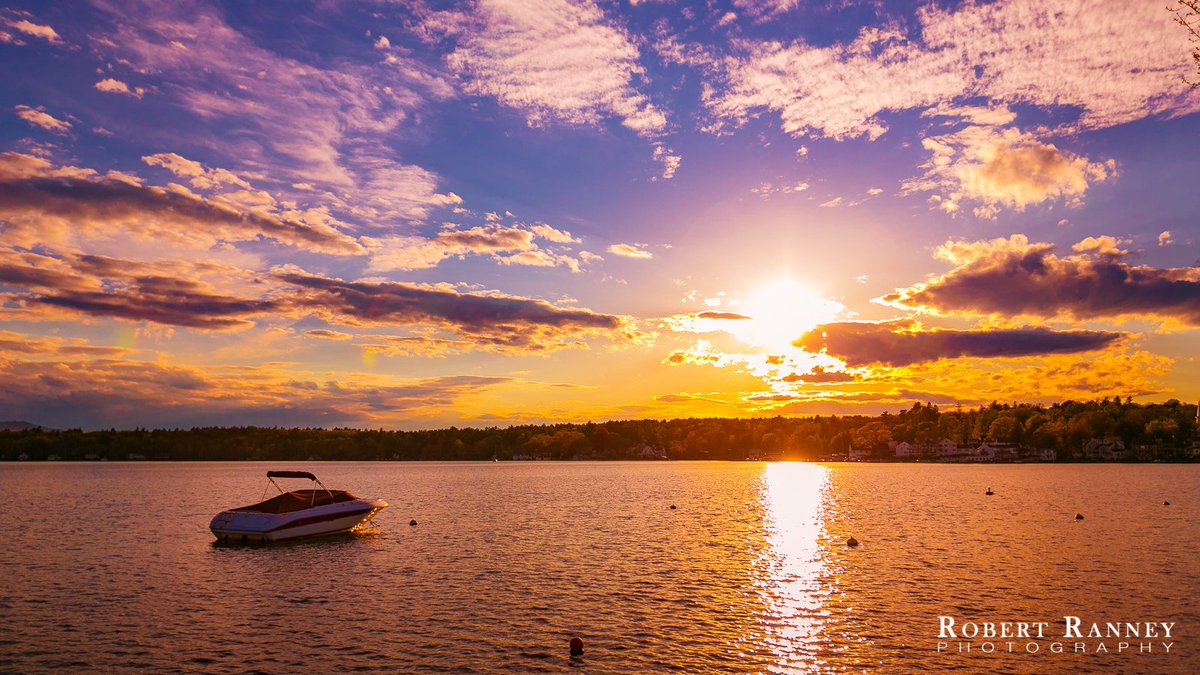 CoachJasonSmith's tweet photo. Another amazing photo by @robranney! Sunset at Brewster Academy! Spots for Fall '17 still available!  #wolfeboro #lakewinnipesaukee https://t.co/rbG0IKBXcx