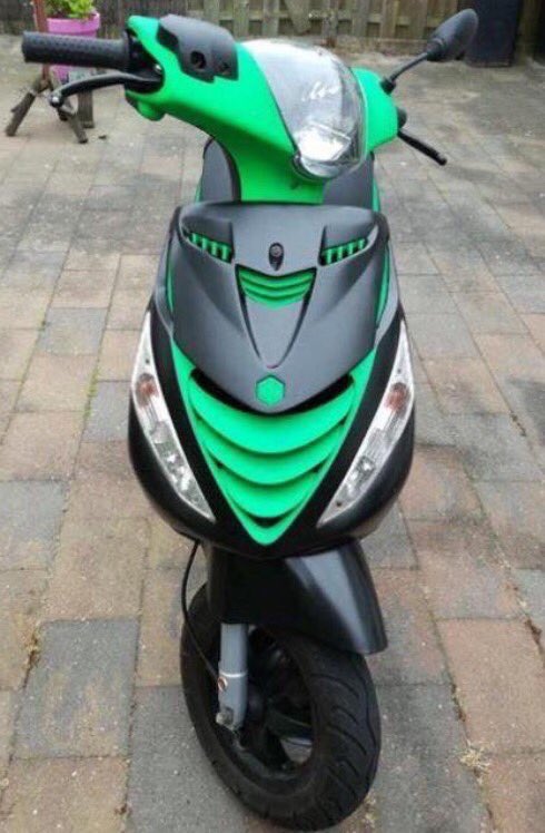packman_Motoren's tweet photo. #Zip2000 #2Stroke #Green
#Malossi #Sport #70cc
#Sitoplus #Leovine #Gp
#Monster #energy
#MonsterEnergy
#Curadise 🌴💥🌴 2008
#Curacao https://t.co/rWrWO1LB3P