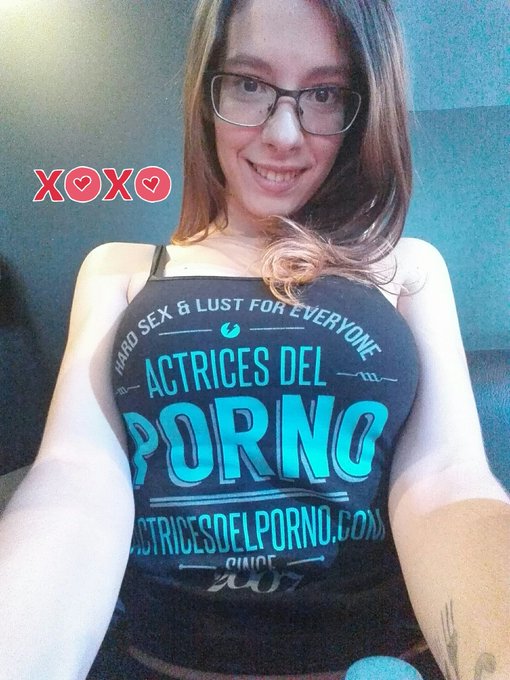 Un gustazo trabajar con @actricesdelporn Mola estar entre gente que te quiere y te cuida. Mi primera<a class="tags" target="_blank" title="On Twitter" href="/?out=eyJ0eXAiOiJKV1QiLCJhbGciOiJIUzUxMiJ9.eyJpYXQiOjE3MjA4Njg5NjgsImlzcyI6InR3cG9ybnN0YXJzLmNvbSIsIm5iZiI6MTcyMDg2ODk2OCwiZXhwIjoxNzUyNDA0OTY4LCJyZWRpcmVjdF91cmwiOiJodHRwczovL3R3aXR0ZXIuY29tL2FjdHJpY2VzZGVscG9ybiJ9.1gMPuAAsRiHsDPo2MMxFV8n8IwWqM-LOzEVUFyoZb0_UdJhJmUAR4QBGJXoHo-9PikV7fi5TETfRkr2J_yoiGQ">@actricesdelporn</a><a href="/tag/domingodedomingas"class="tags"><span>#domingodedomingas</span></a>