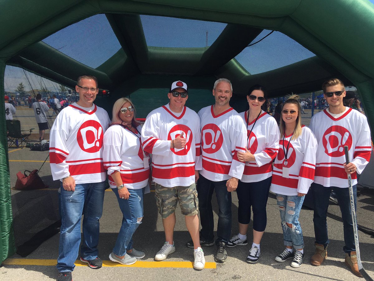 Dowoodle's tweet photo. @HNICPlayOn @PlayOnCalgary great day! Future #NHL stars #topshothockey @AstroJumpYYC https://t.co/kSG9gEHvcY