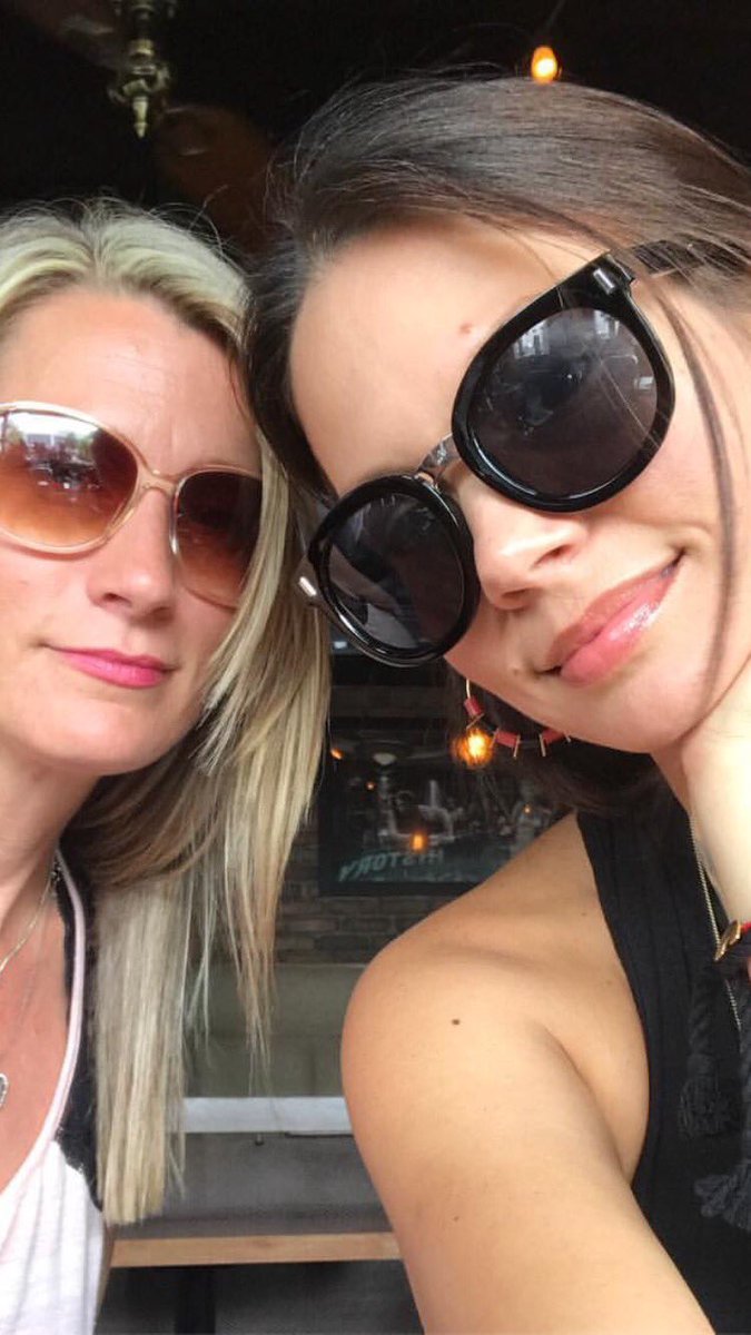 Heartjswe's tweet photo. Girl time https://t.co/TUvAc46Wfs