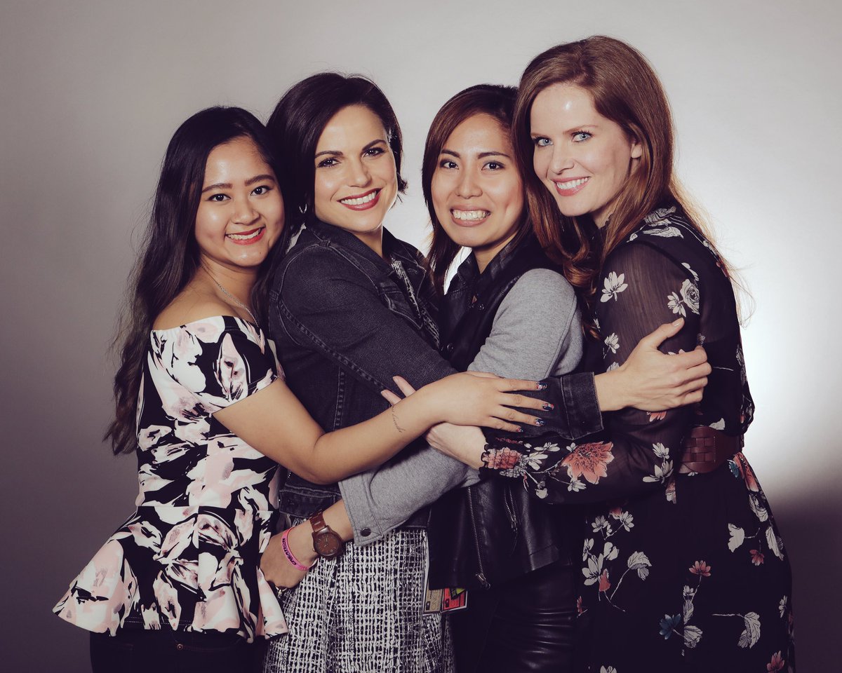 TishaMills13's tweet photo. All the ONCE conventions makes me wanna go back to these moments when I finally got to meet my faves and loves, #OUATVan #flashback ❤️💋😘🤘🏻 https://t.co/4BYQqfi73u