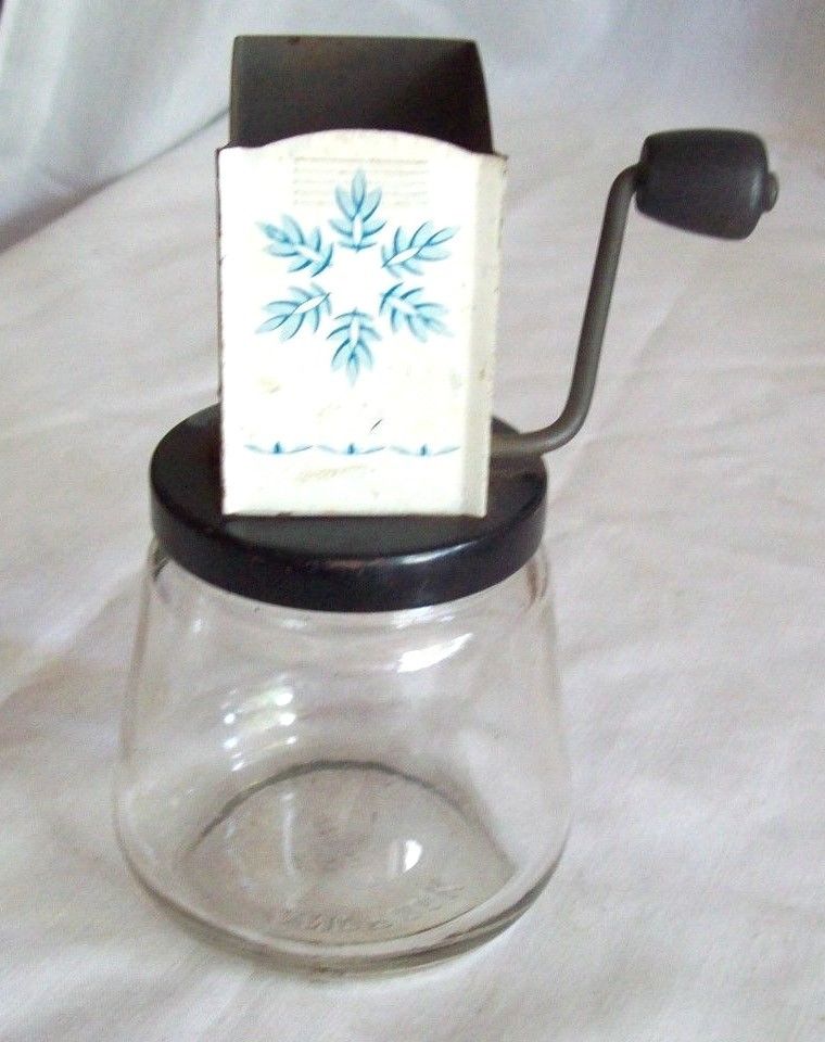 RETROSpidycents's tweet photo. 2 VTG grinders #Androck #nut grinder & #Polish #coffee #spice #grinder Czestochowa https://t.co/plnfDJ2yff … https://t.co/mYp8jSJBAZ