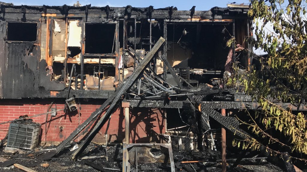 SLCScanner's tweet photo. @UtahRedCross on scene assisting 2 adults that have been displaced due to this fire Thanks for all you guys do helping 24/7 #RedCrossRocks https://t.co/IFixv1ShMH