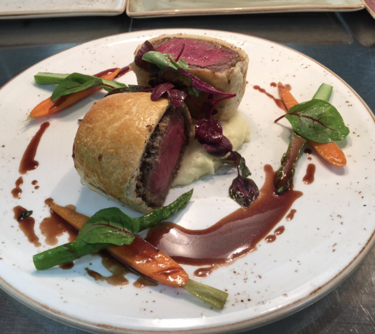 Join us at Gordon Ramsay's Pub the 12-18 for Beef Wellington Week served lunch and dinner. <a href="/lvmannyramirez/">Manny Ramirez</a> <a href="/LmaioneLouie/">Louie</a>