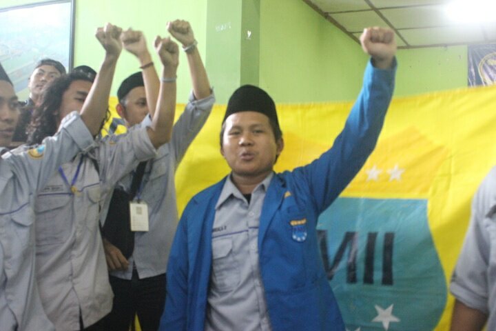 pmiiuii's tweet photo. Selamat dan Sukses atas terpilihnya sahabat Fauzi sbg Ketua PMII Wahid Hasyim UII masa khidmat 2017/2018 https://t.co/WqnKrId0c9