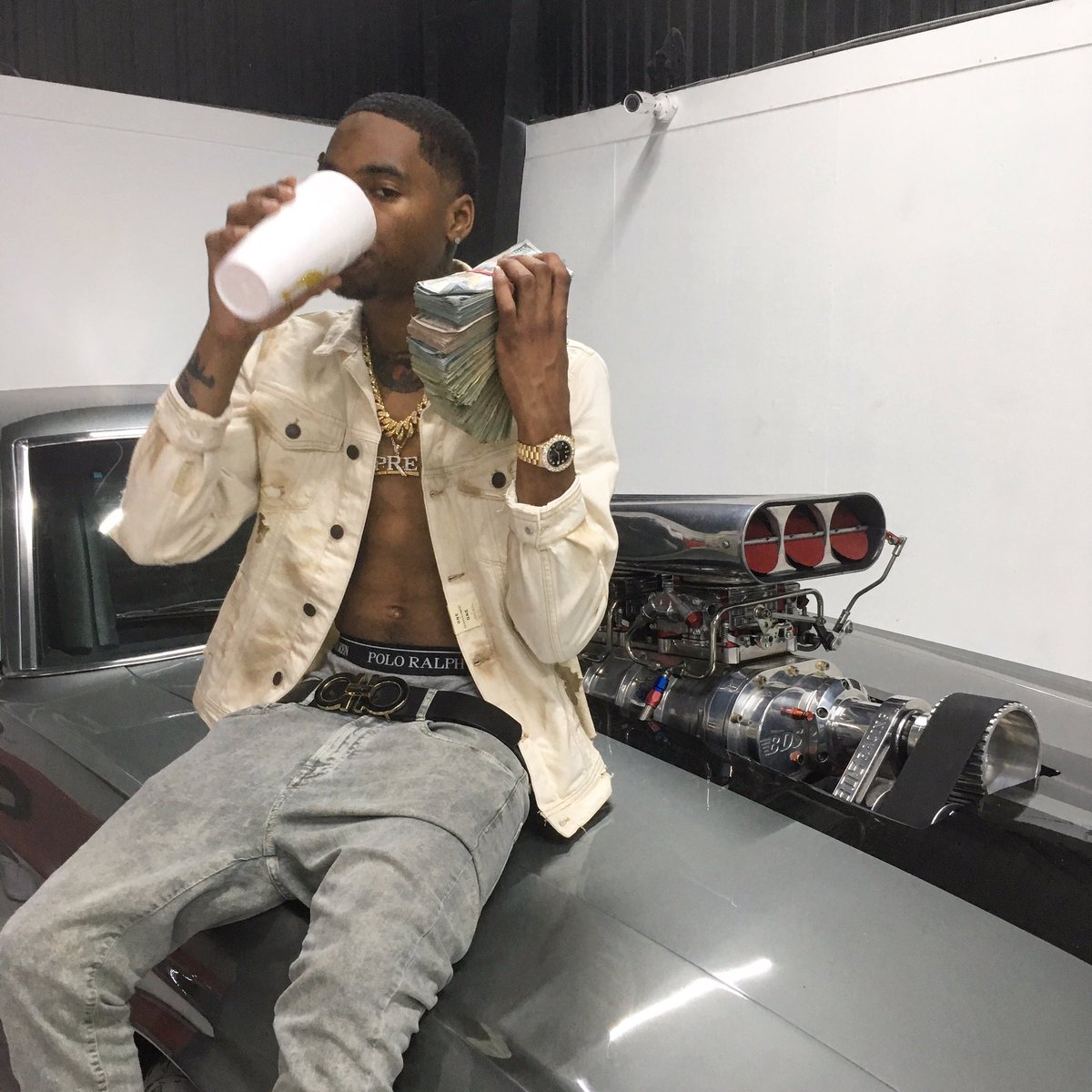 KeyGLOCK's tweet photo. styrofoam no coffee..I sip hi-tech not no quali😋 https://t.co/Kgn7auX0bP