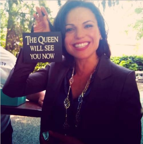 Rewster7's tweet photo. It's the #QueensBirthday public holiday. She looks delighted. #WrongQueen
@LanaParrilla https://t.co/SHFLYRLbq3