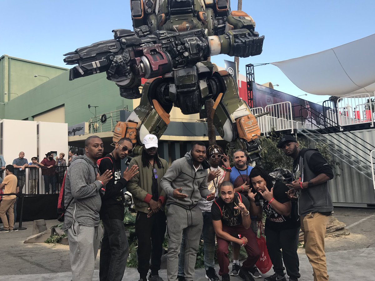 GamerFlex_'s tweet photo. When you rolling deep with the squad #EAPlay #E32017 #Gi17 #Gi https://t.co/8YJkAl0Gfl