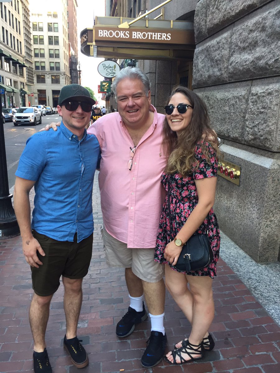 StephSissy's tweet image. Awesome meeting you @JimOHeir thank you for stopping and taking a picture with us!!!! Sorry I called you Jerry, I mean Gary, I mean Larry 😊