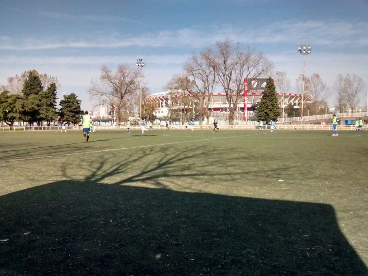 <a href="/bombapsico/">Bomba Psicologica</a> 1 (<a href="/AmestoyMauro/">Mauro Amestoy</a>) - 2 <a href="/CariloFc/">Carilo Fc</a>. Traspié bombero en el debut.