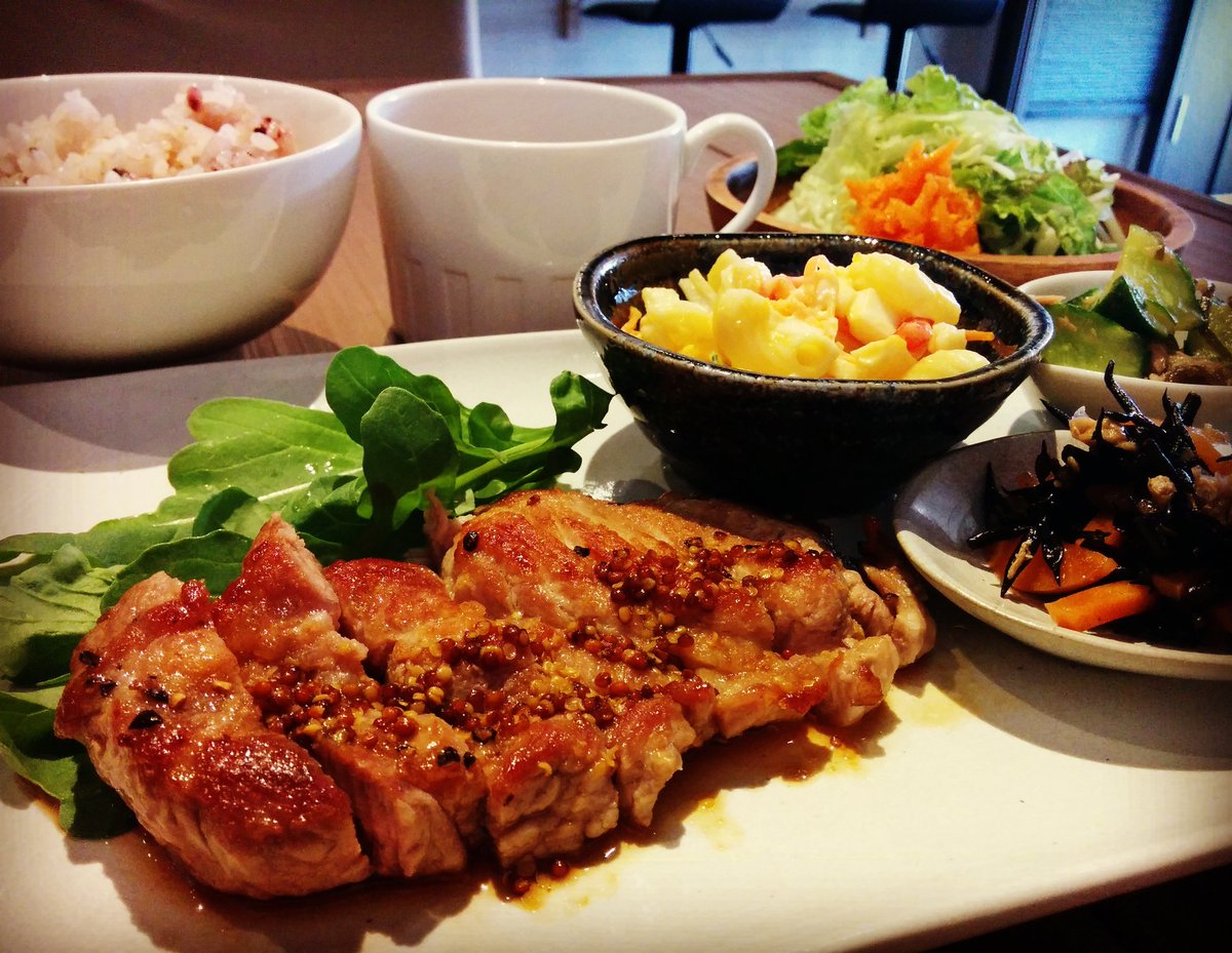 sendacafe's tweet photo. 【本日の日替ランチ】
ポークソテーマスタードソース
※サラダランチはeveryday

#千田カフェ #本日の #ランチ #カフェ #ポークソテー #マスタードソース  #sendacafe #tokyo #cafe #dayly #lunch https://t.co/7kMfnhP2Hi