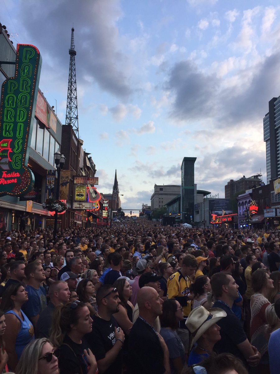 Welly22's tweet photo. Crazy in Music City. #StanleyCupFinal #CMAFEST2017 @UnrauC @4karrie @StrongD9 https://t.co/PZOWY35Poe