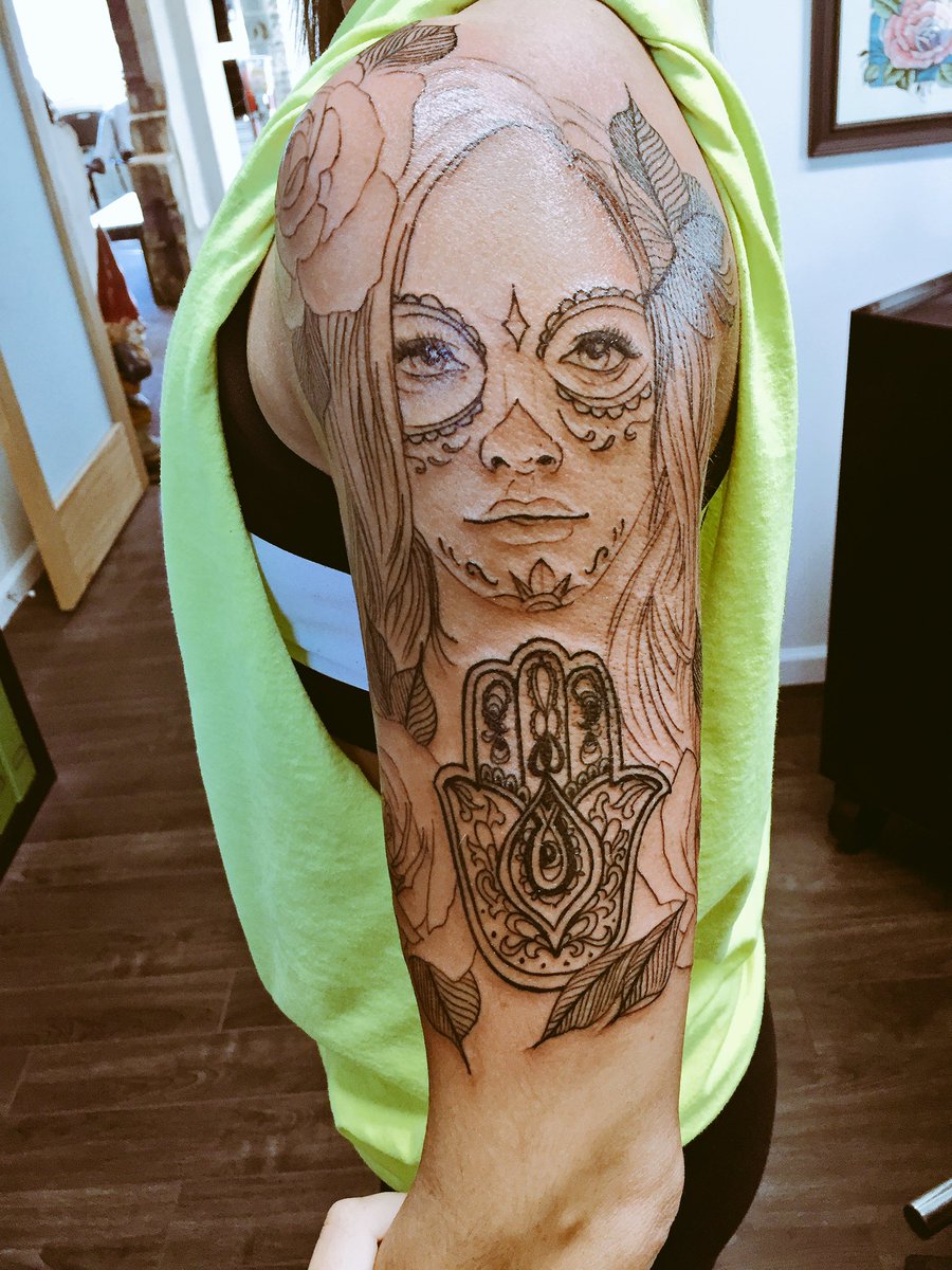 robingilll's tweet photo. Super happy with the start of my sleeve #Inlove #firstsittingdone https://t.co/OIjv23Vmix