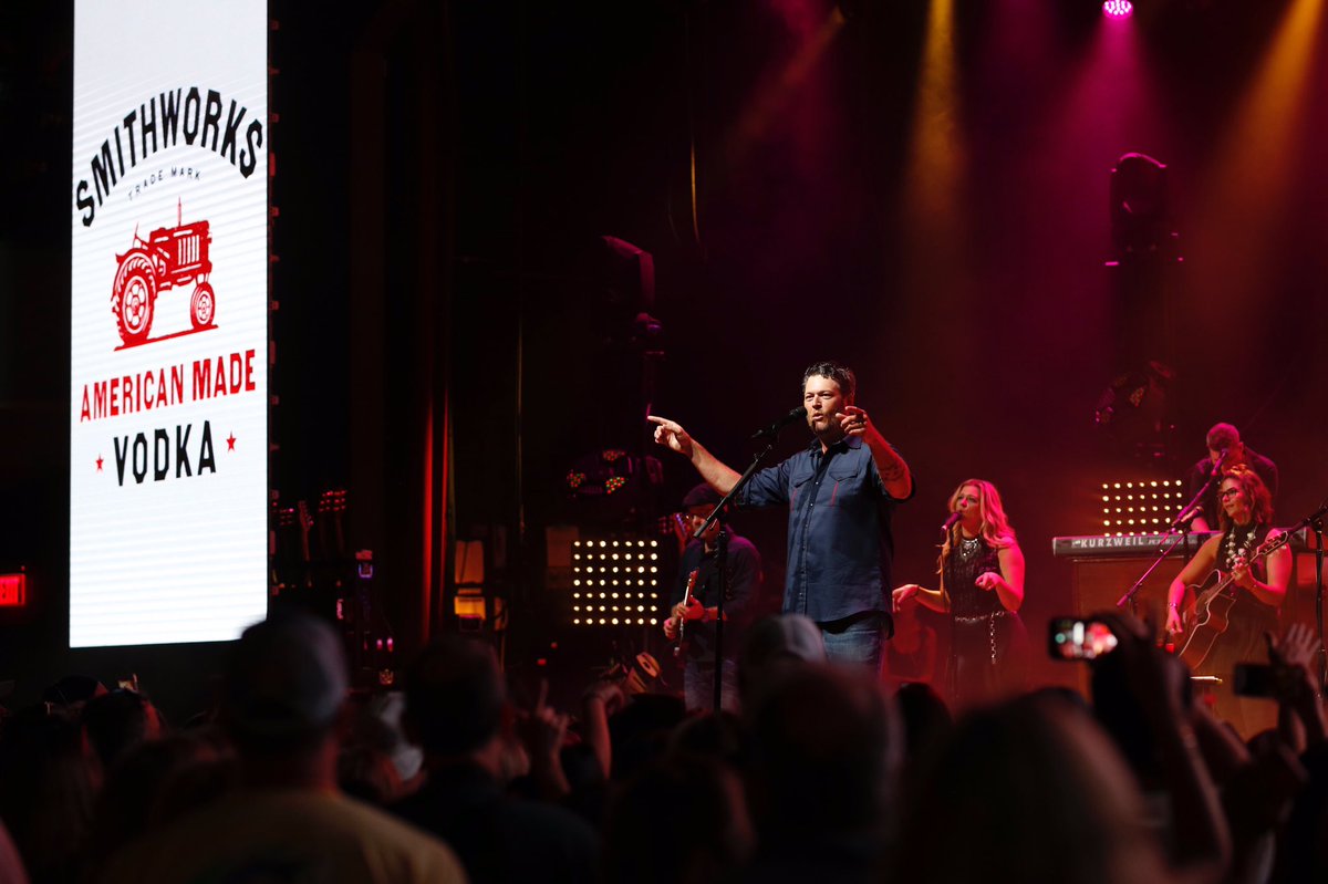 blakeshelton's tweet photo. Nashville yall know how to party! Thanks for celebratin with me and @SmithworksVodka at #CMAFest.... #MySmithworksFam https://t.co/eN3O239D0k