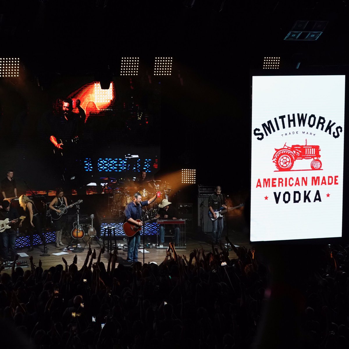 blakeshelton's tweet photo. Nashville yall know how to party! Thanks for celebratin with me and @SmithworksVodka at #CMAFest.... #MySmithworksFam https://t.co/eN3O239D0k