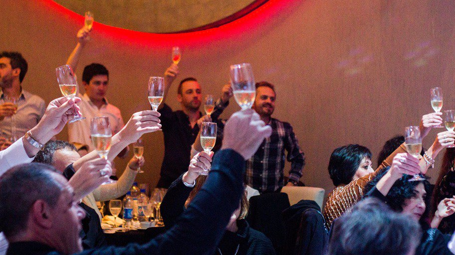 MVQNRadio's tweet photo. ▶️ @BahiaTopTasting | @jquindi comentó en #MásVinosQueNunca por @ContinentalCba sobre la cuarta edición del evento ⏩ https://t.co/oGfN3uqKGY https://t.co/gmDMijgKXt