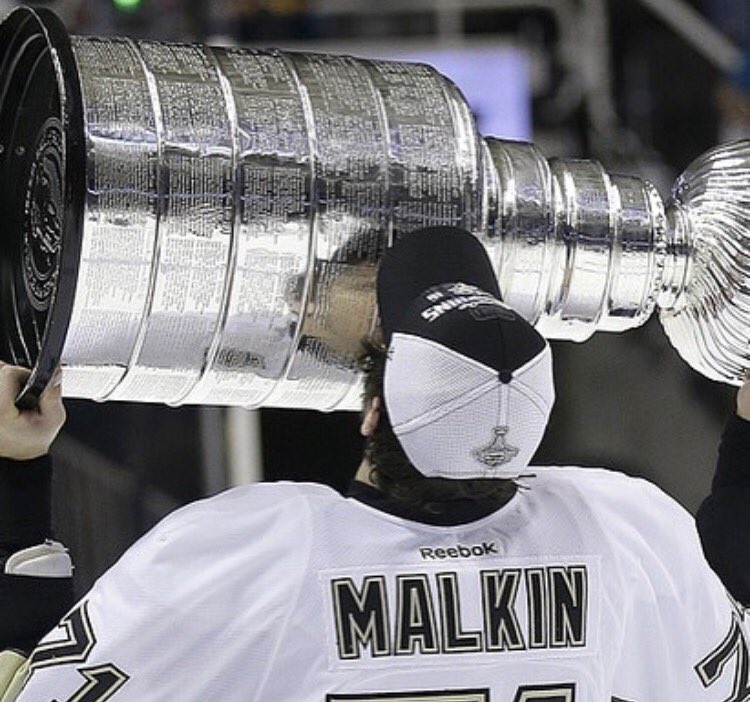 EngellandsEye's tweet image. AND FOR THE FINAL TIME THIS YEAR....

ELVIS
HAS
JUST
LEFT
THE
BUILDING!!!!!!

FINAL:
Penguins 2
Predators 0

Pens WIN Stanley Cup Final 4-2