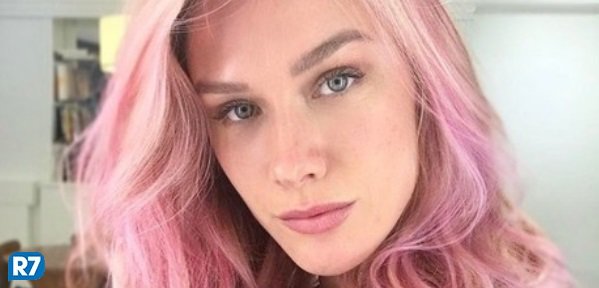 portalR7's tweet photo. Fiorella Mattheis abandona o cabelo rosa e exibe novo visual https://t.co/rsj9qvRw42 https://t.co/RfbtCsSvCc