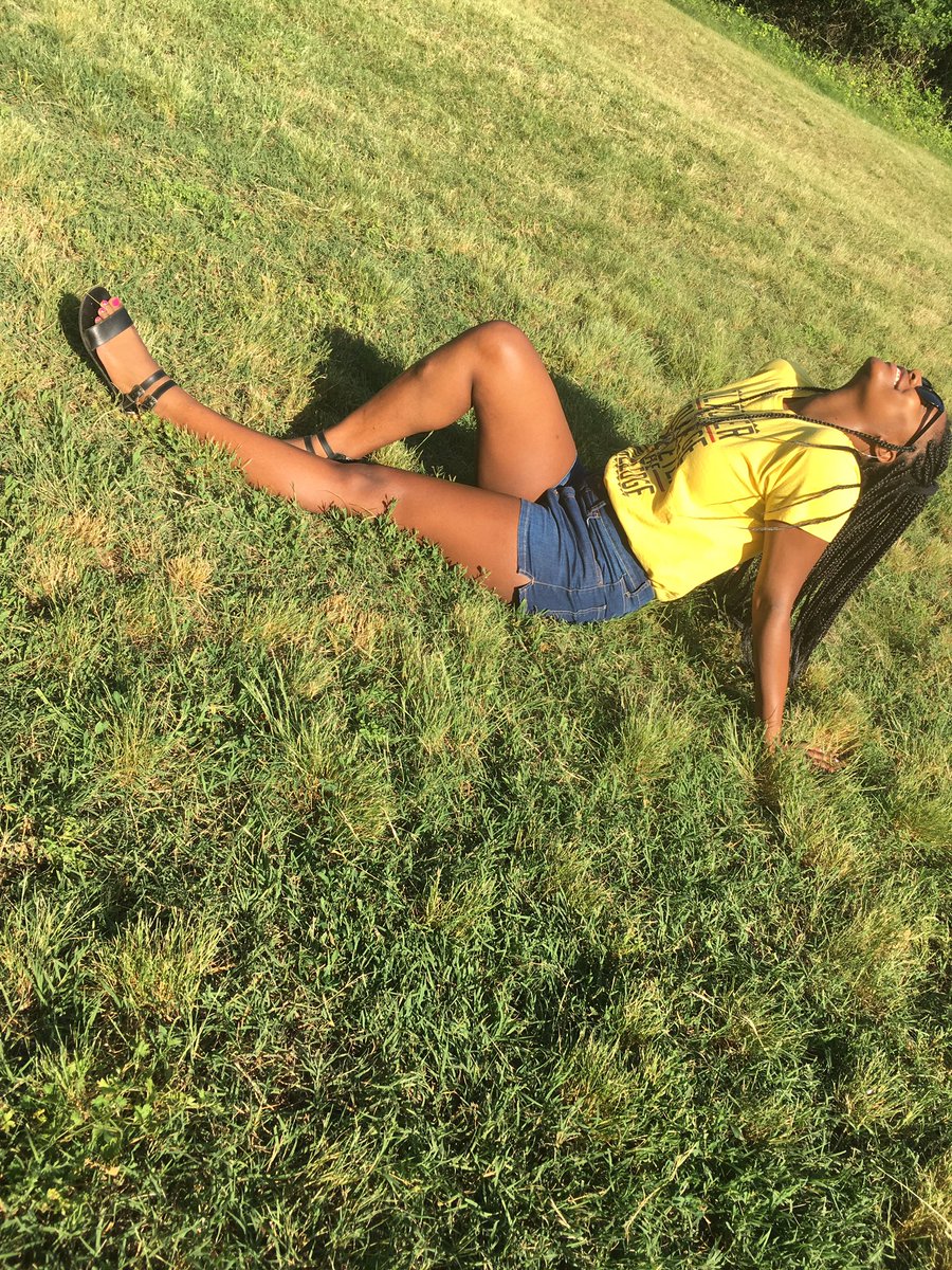 _xoxo_ninti's tweet photo. Melanin never shined so bright 🌞 https://t.co/H2pEcwUmgM