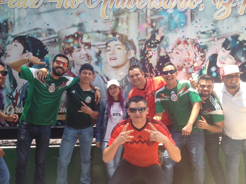 joon_isGod's tweet photo. #FOURYEARSWITHBTS #BTSINMEXICO #2017BTSFESTA @bts_bighit @BTS_twt @BigHitEnt @BTSMexicoAL #army https://t.co/gUrOZVTNOC