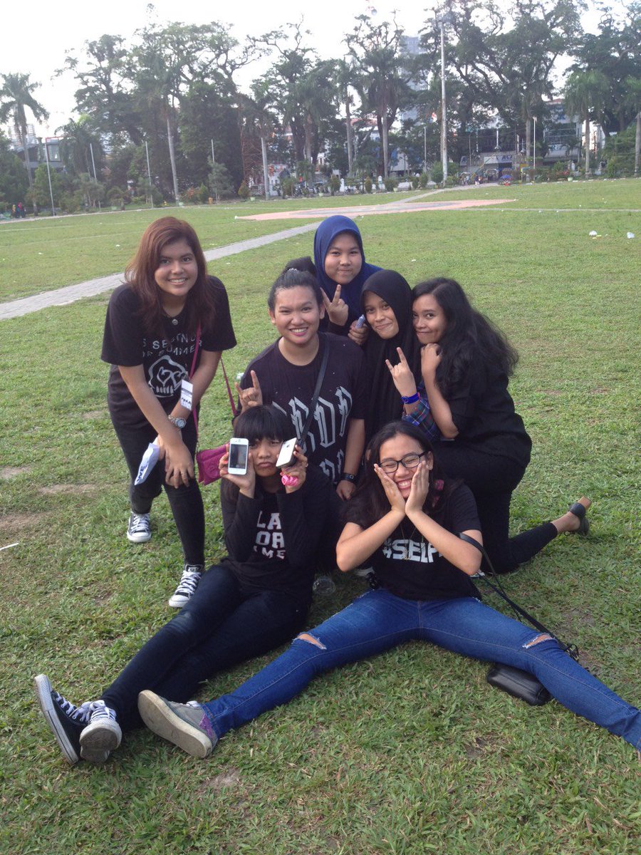 caloumth's tweet photo. KANGEN, RINDU, MISSYOU, LOVEYOU @5sosmedan 😔😂😍😘 https://t.co/3oeXfltSof